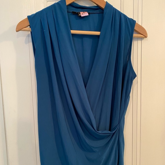 Femme de Carriere Tops - 💙 HOST PICK 💙 Stunning blue blouse from Femme de Carriere. Size Medium.